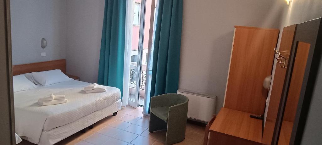 A bed or beds in a room at Hotel Nuovo Rondò