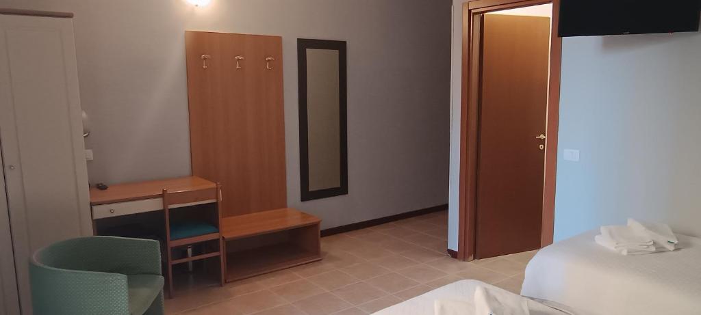 A bed or beds in a room at Hotel Nuovo Rondò