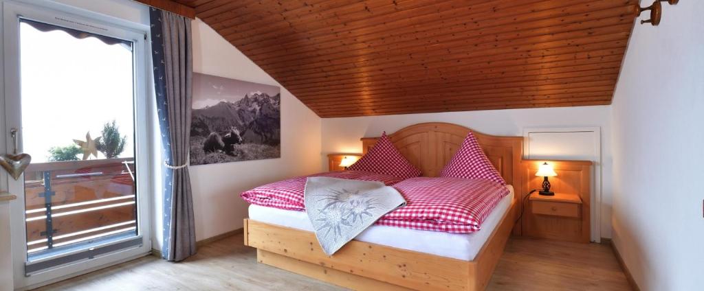 Postel nebo postele na pokoji v ubytování Panoramablick Ferienwohnungen