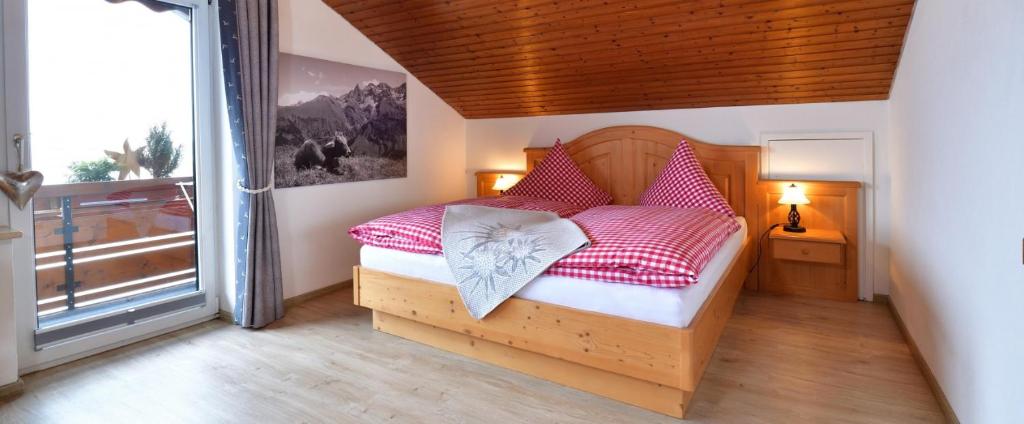 Postel nebo postele na pokoji v ubytování Panoramablick Ferienwohnungen