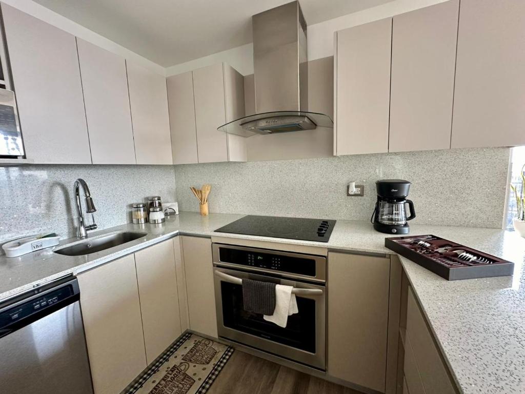 Una cocina o kitchenette en Apartamento 3 Habitaciones, Edificio Airali, Zona 10, Avellino