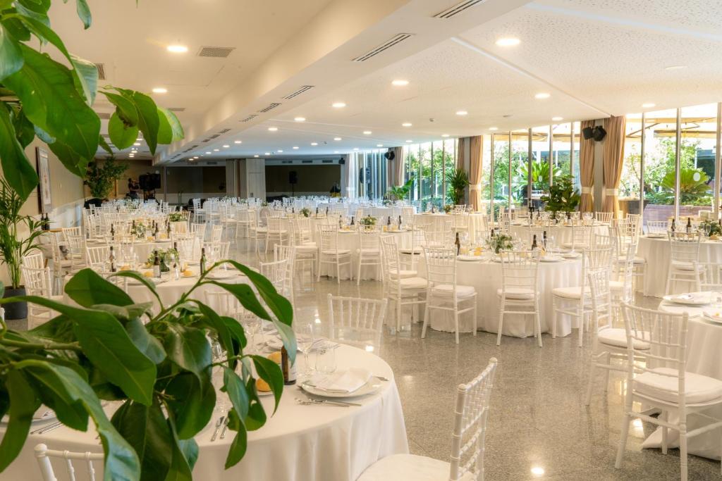 Reštaurácia alebo iné gastronomické zariadenie v ubytovaní Barceló Granada Congress