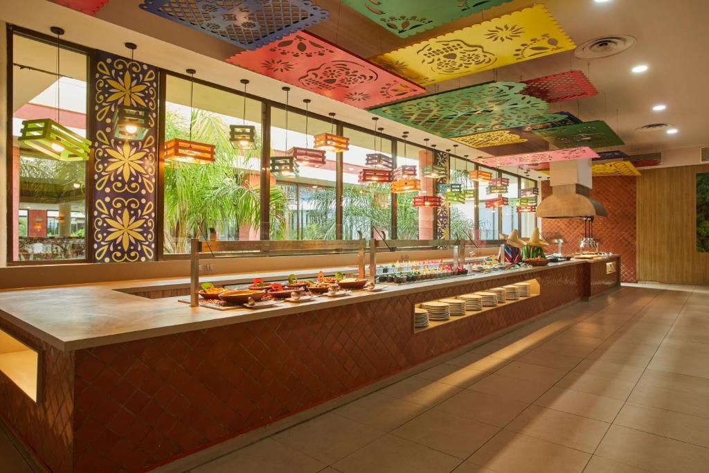 Restaurace v ubytování Bahia Principe Grand Coba - All Inclusive