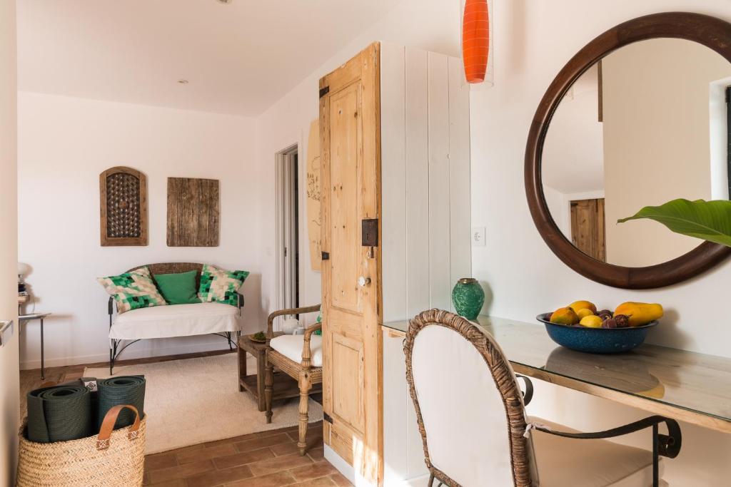Postel nebo postele na pokoji v ubytování Altanure Almatere - Food Forest Boutique Stay