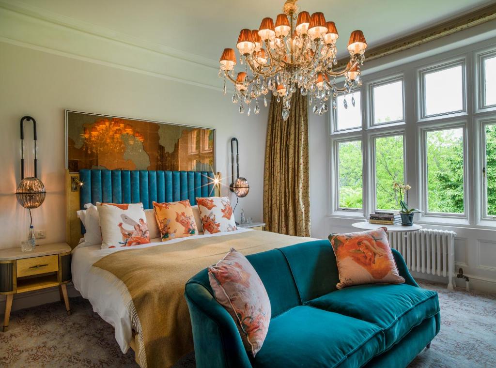 Marvelous Room 