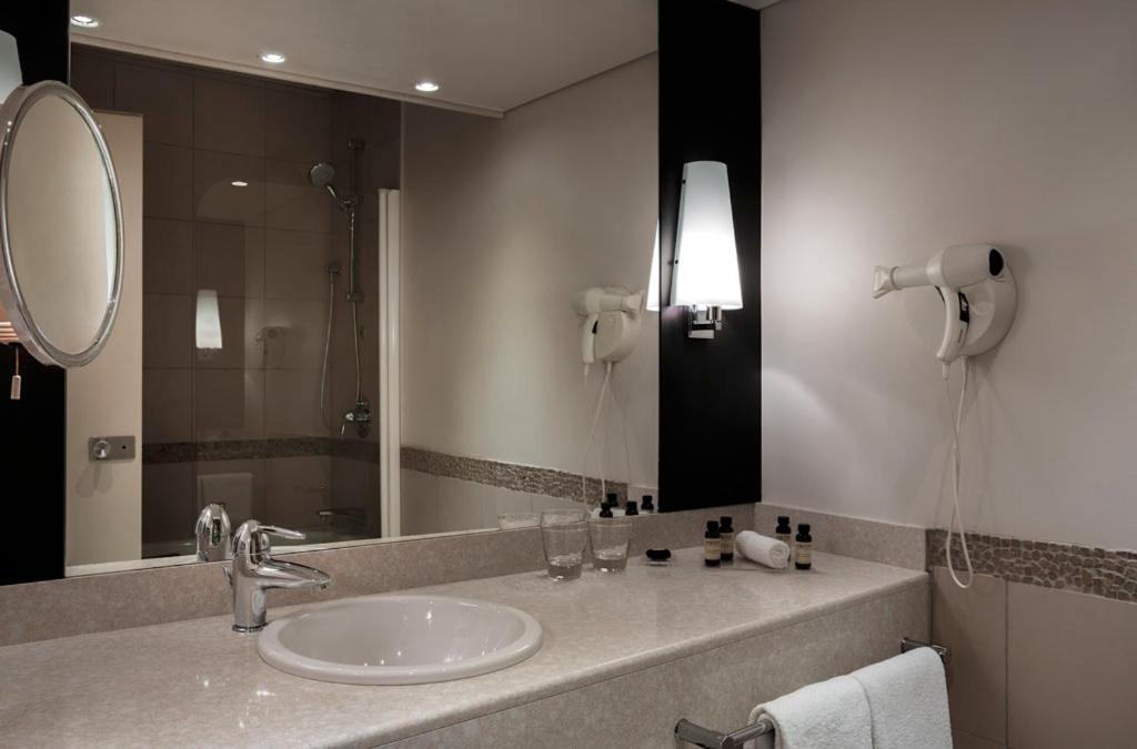 Koupelna v ubytování Hilton Garden Inn Marseille Provence Airport