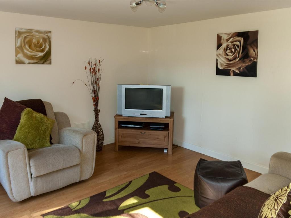 A seating area at 2 Bed in Ystragynlais BN247