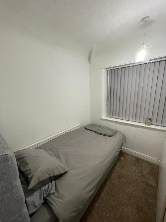 Een bed of bedden in een kamer bij Private Luxury Rooms RM1