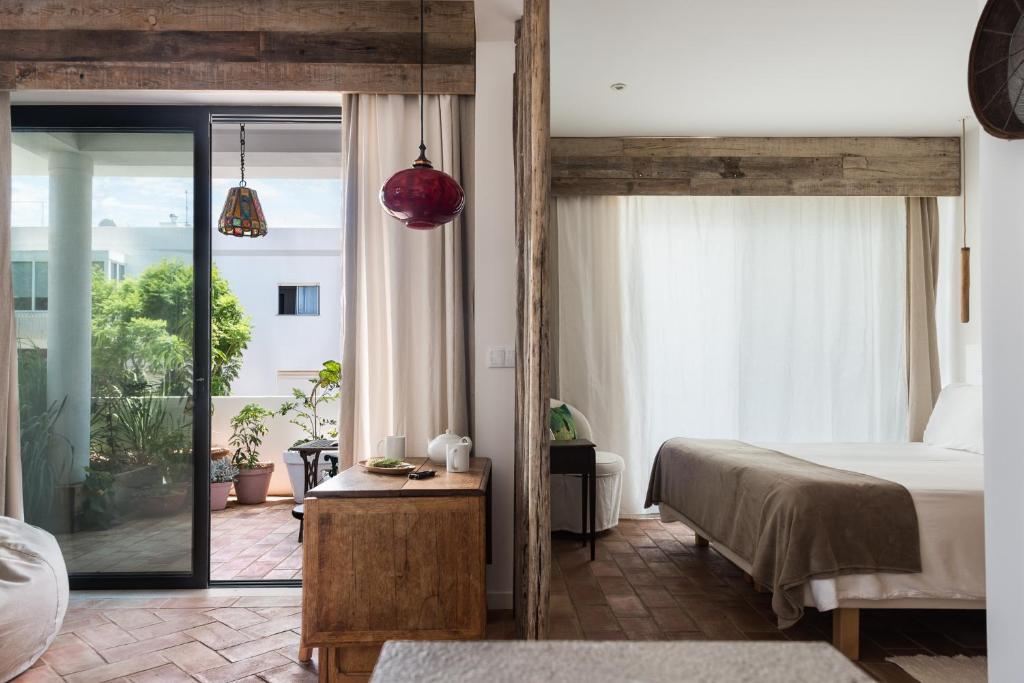 Posezení v ubytování Altanure Almatere - Food Forest Boutique Stay