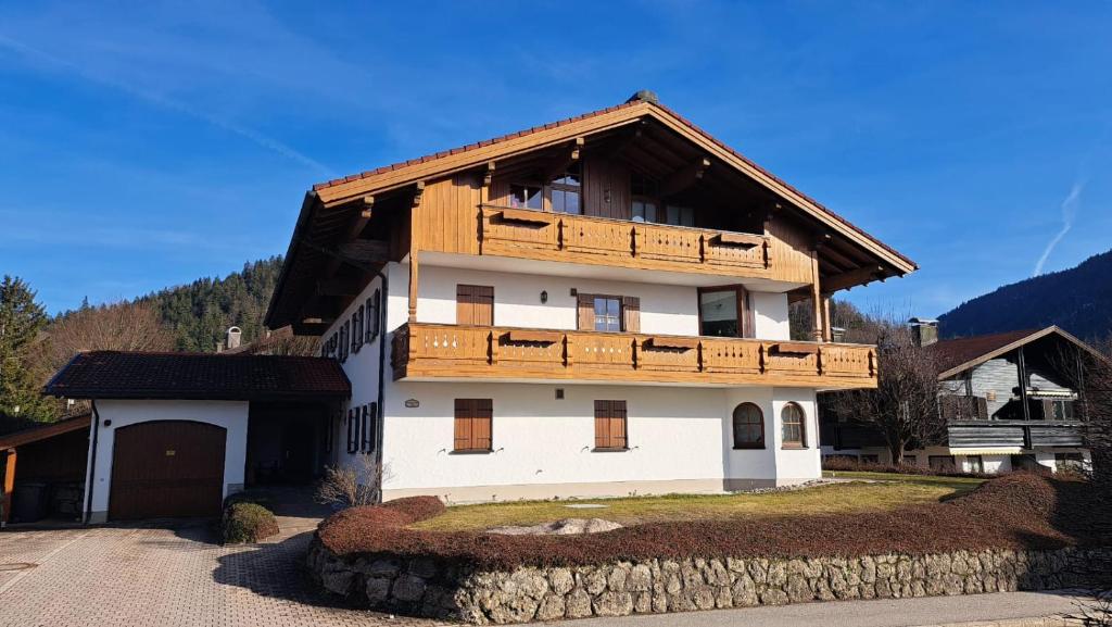 a house with a balcony on top of it at Ferienwohnung Elisabeth in Reit im Winkl