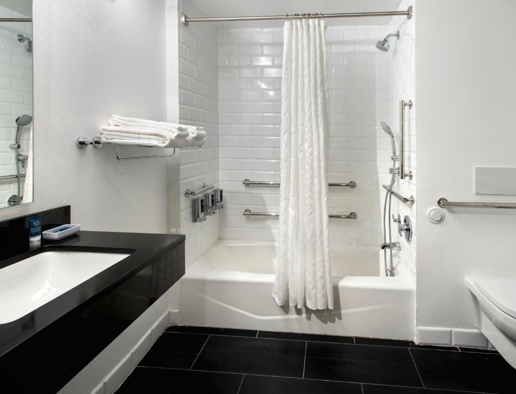 رزرو هتل، Four Points توسط Sheraton Manhattan SoHo Village، آژانس مسافرتی آسمان سپید