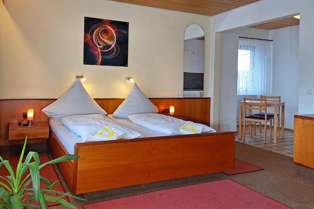 Postel nebo postele na pokoji v ubytování Hotel Garni Sebastian
