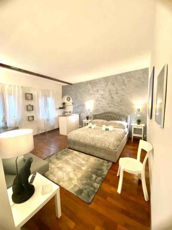 NAVONA SUITE VIOLA