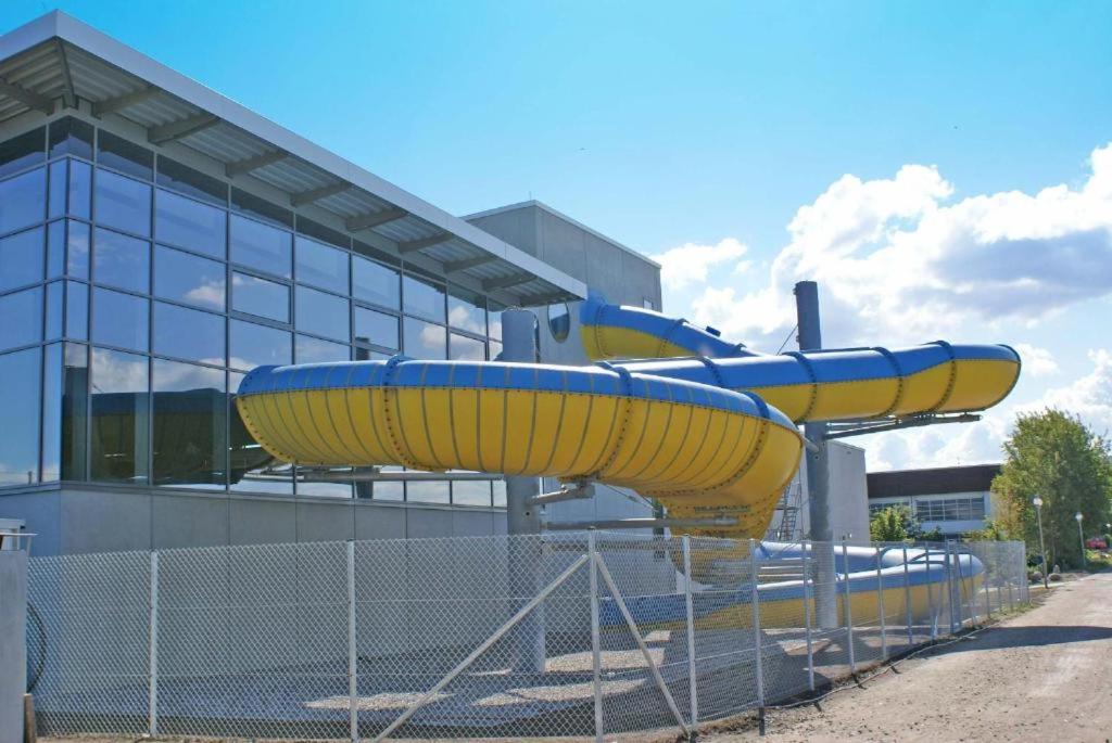 Bazén v ubytování Lütt Hus - Zeltdachhaus in Strandnähe nebo v jeho okolí