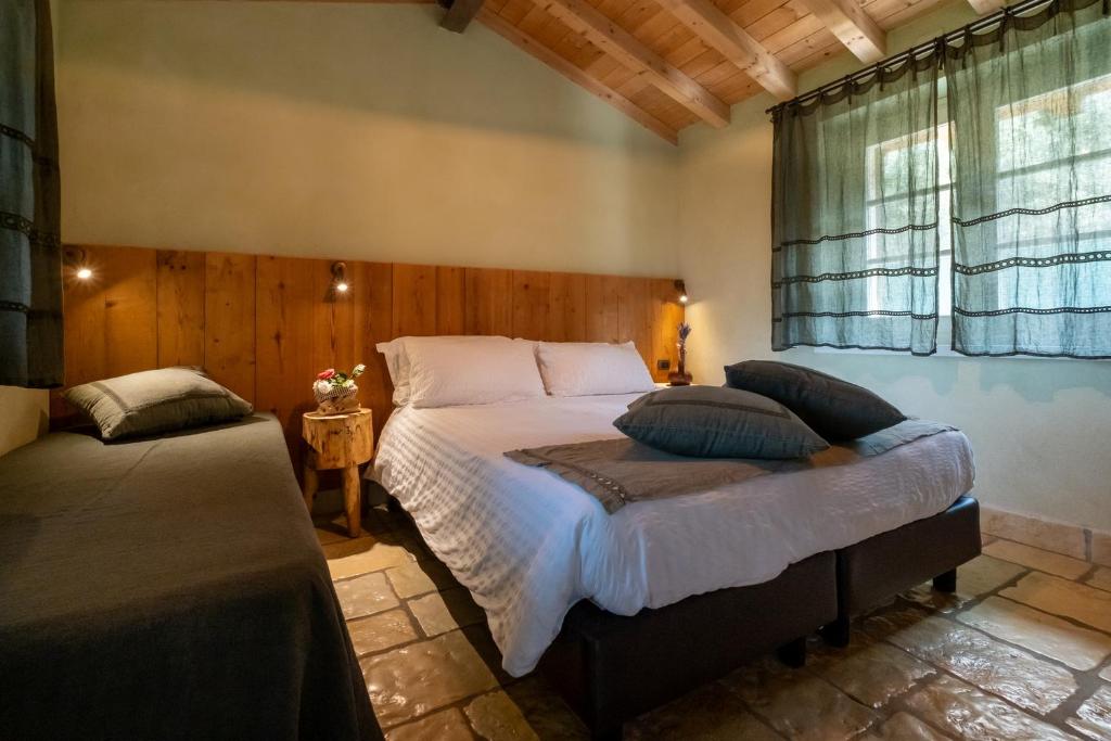 Postel nebo postele na pokoji v ubytování Olimagio Farm Stay with animals and 25m pool, beach at cycling distance