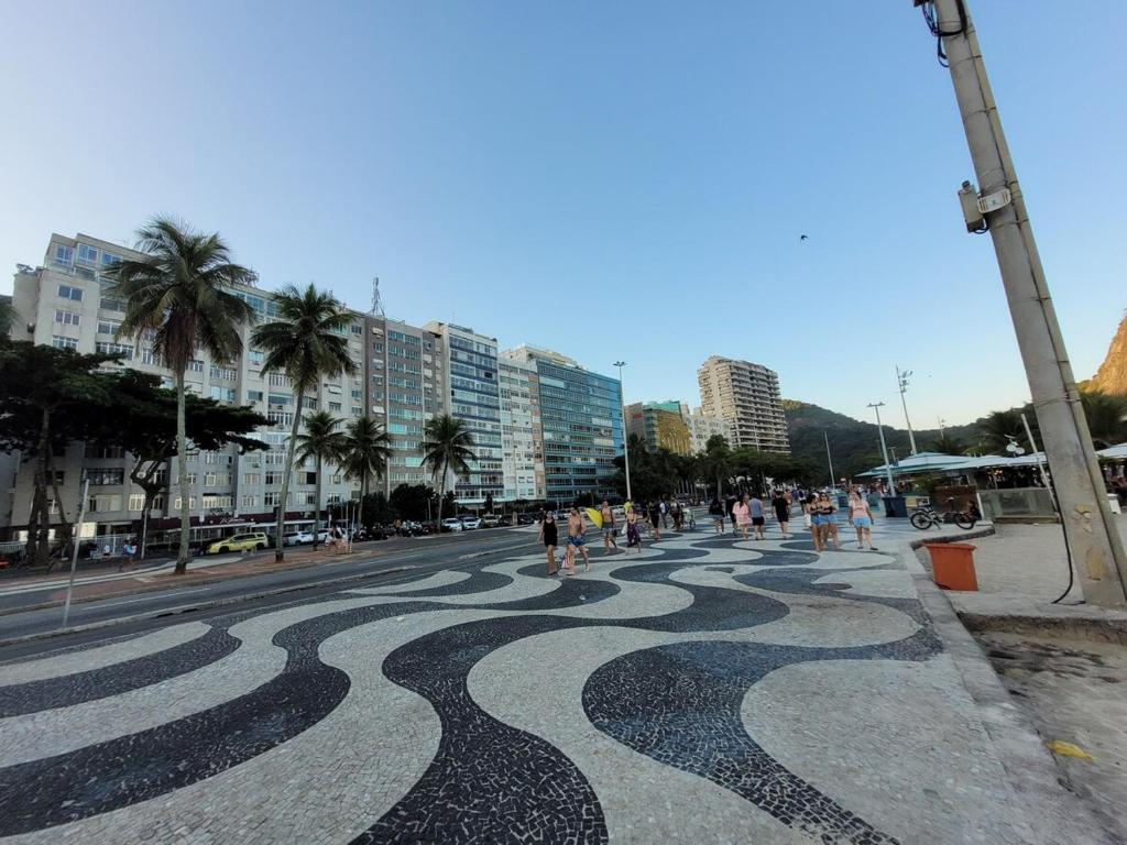 a street with aavy design on the road at Suhcasa Leme Studio Confort in Rio de Janeiro