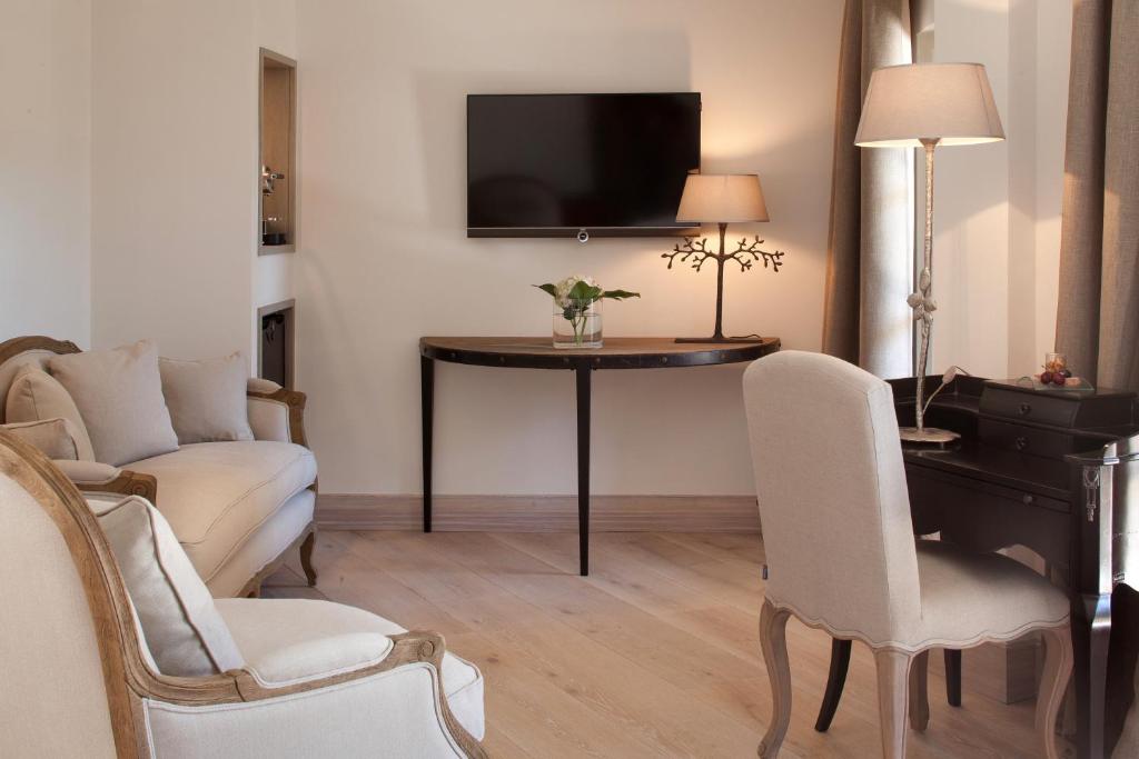 Benvengudo - Suite - Garden Side (Max 2 Adults + 2 Children)