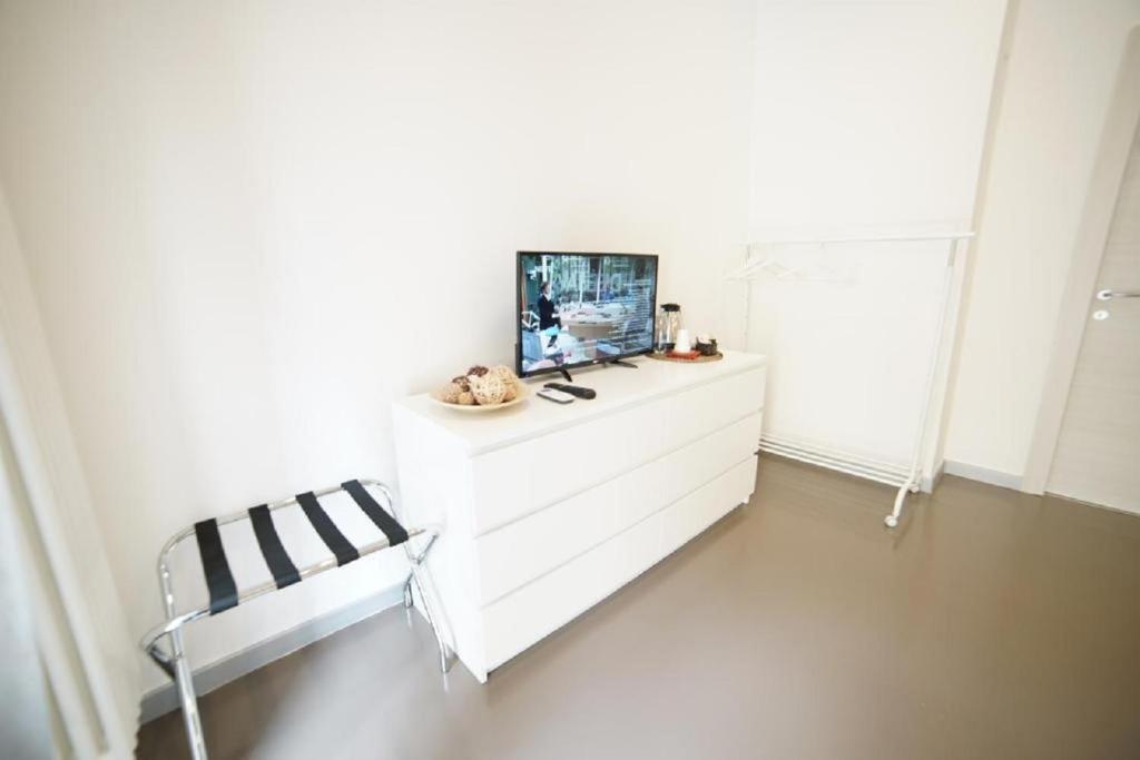TV a/nebo společenská místnost v ubytování Basilicata Host to Host - Matera Charme Rooms