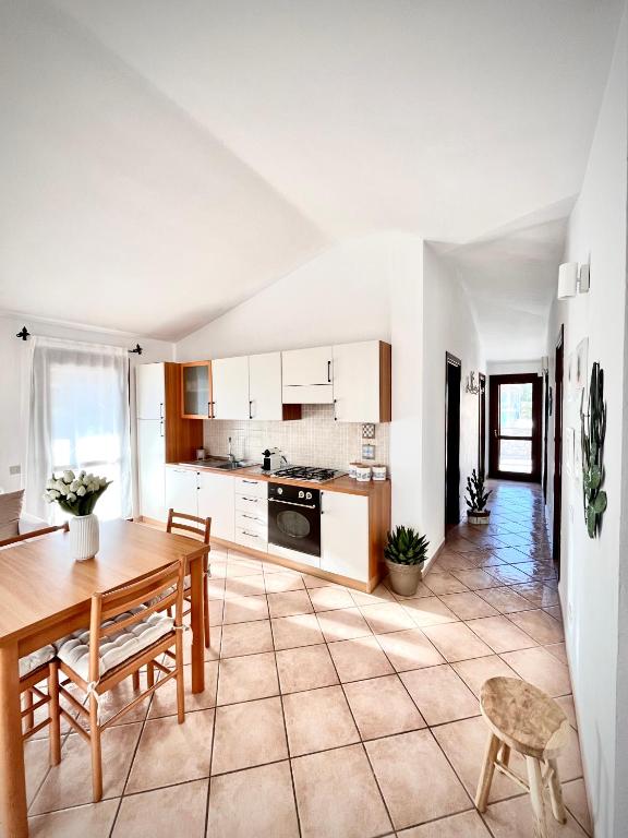 A kitchen or kitchenette at Casa Carmen - Attico vista mare