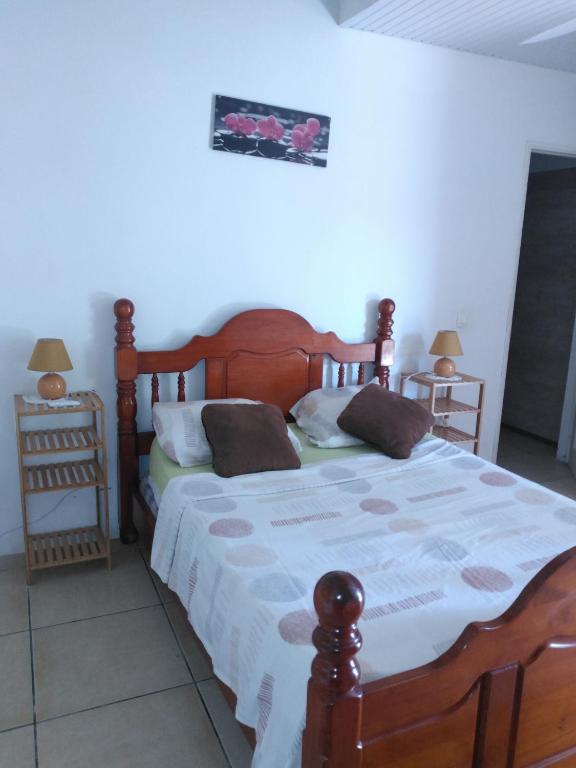 Postel nebo postele na pokoji v ubytování Maison chaleureuse avec vue sur mer