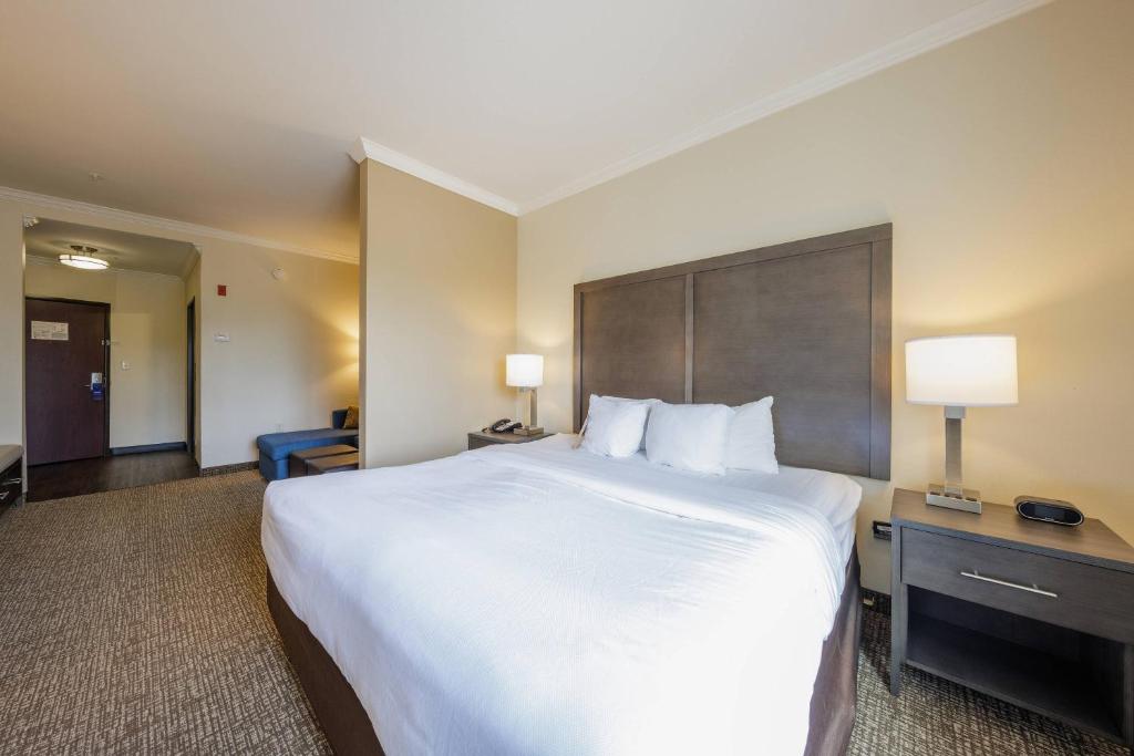 Comfort Suites Lawton Near Fort Sill photo