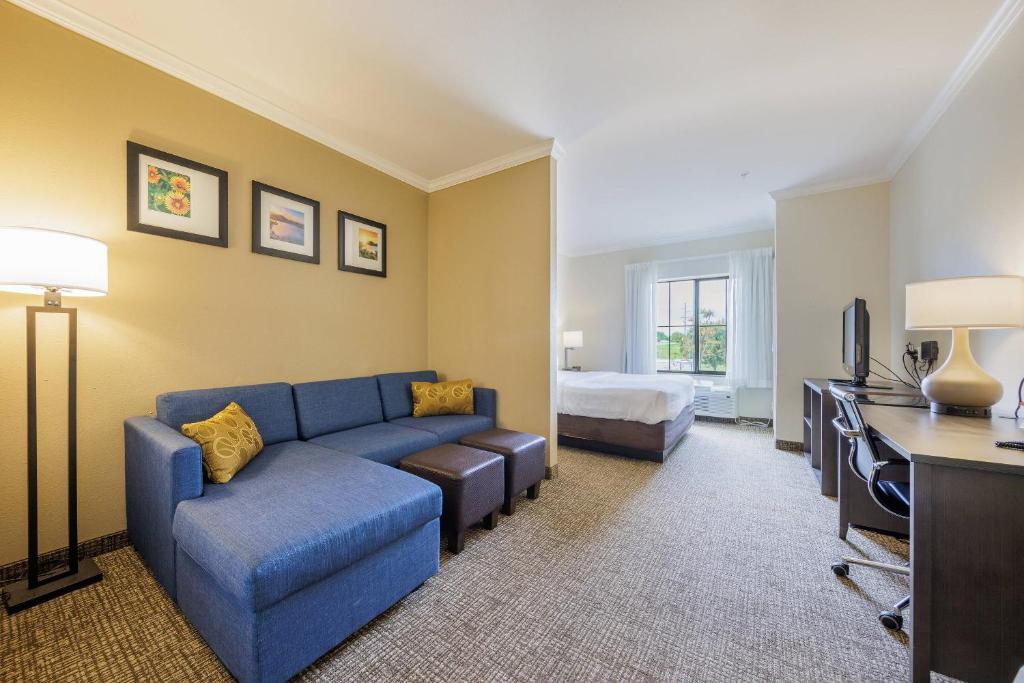 Comfort Suites Lawton Near Fort Sill - King Suite - Disability Access/Non-Smoking
