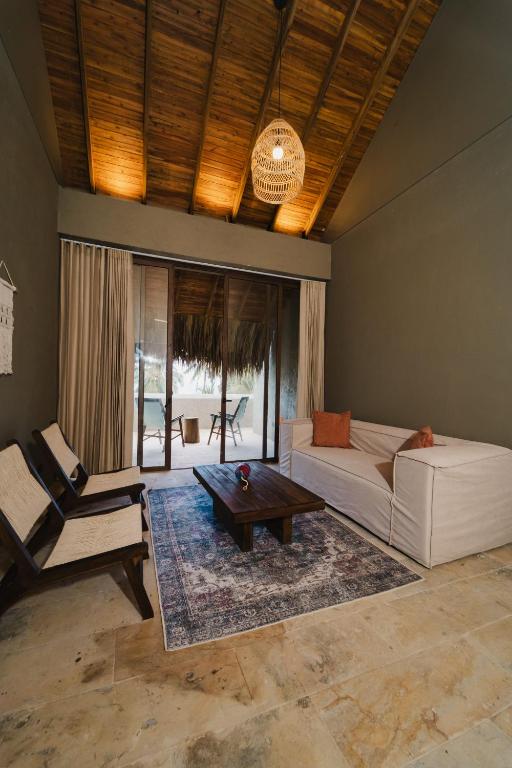 Posezení v ubytování Naio Hotel y Villas