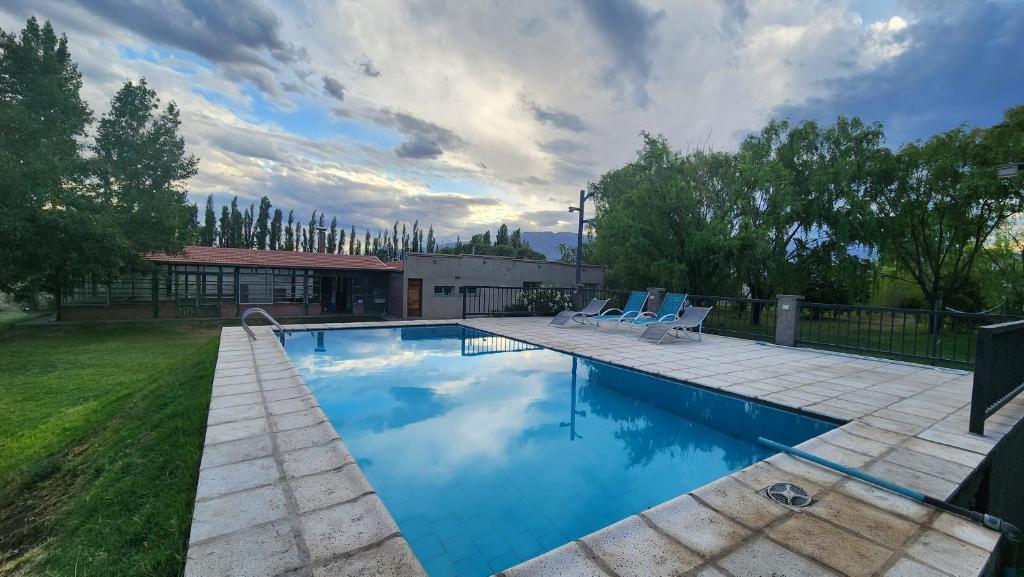 Casa quinta en Pocito con pileta quincho cancha de futbol - Huis Met Drie Slaapkamers