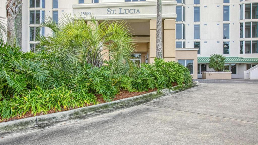Ein Garten an der Unterkunft St Lucia 1204 a Luxury Condo with Gulf Views