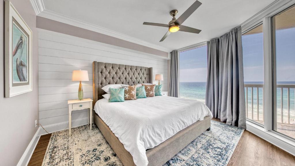 Ein Bett oder Betten in einem Zimmer der Unterkunft St Maarten 907 a Newly Renovated Luxury Beach Front 3 Bedroom 9th Floor Private Elevator