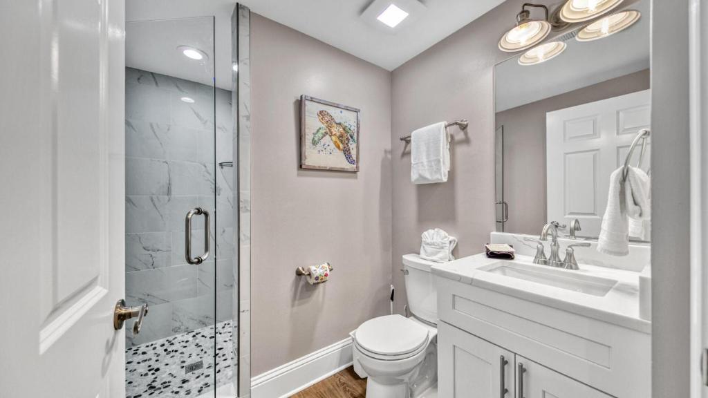 Ein Badezimmer in der Unterkunft St Maarten 907 a Newly Renovated Luxury Beach Front 3 Bedroom 9th Floor Private Elevator