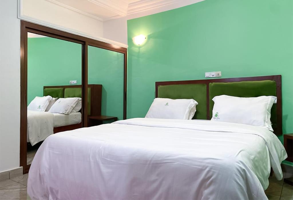 Postel nebo postele na pokoji v ubytování Double twins Hotel & Suites