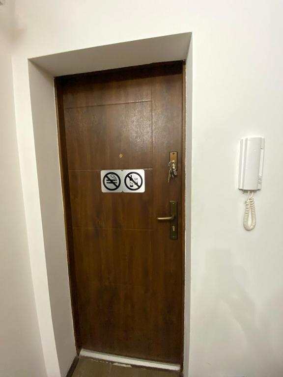 Fotografia z galérie ubytovania Apartament NOC Z OBRAZEM - balkon - Warszawa Praga vo Varšave