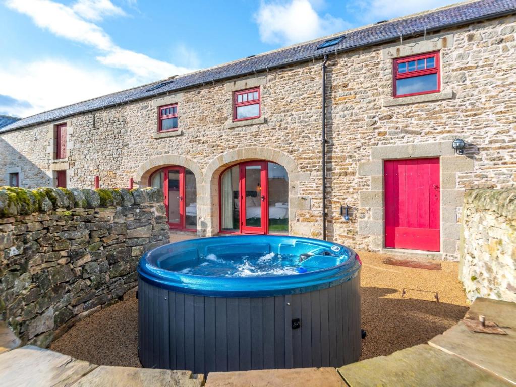 a hot tub in front of a brick building at 7 Bed in Allendale 78160 in Catton