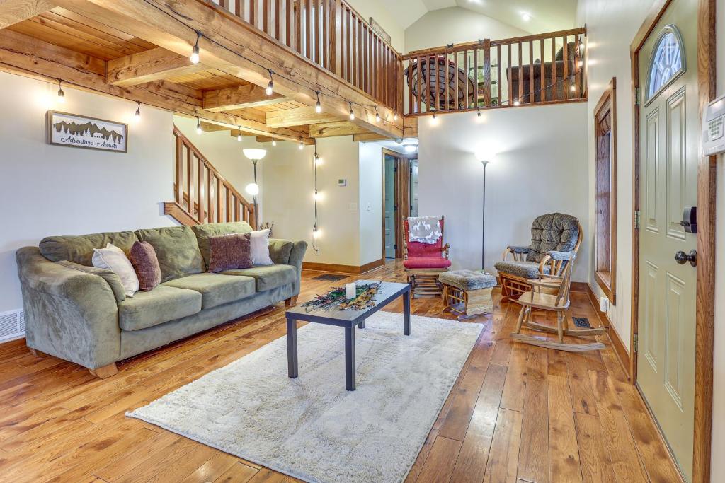 Cozy Ohio Cabin with Patio, Gas Grill and Fire Pit!, Dundee Updated