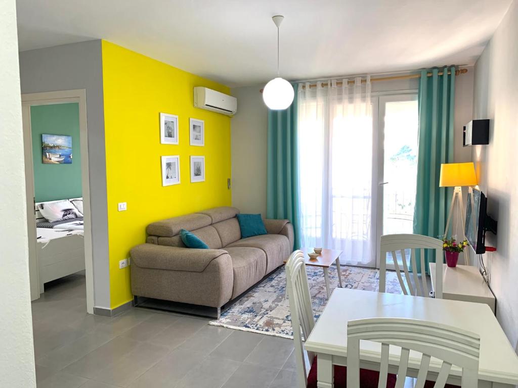 Merville_Beachfront Apartment - Image 9
