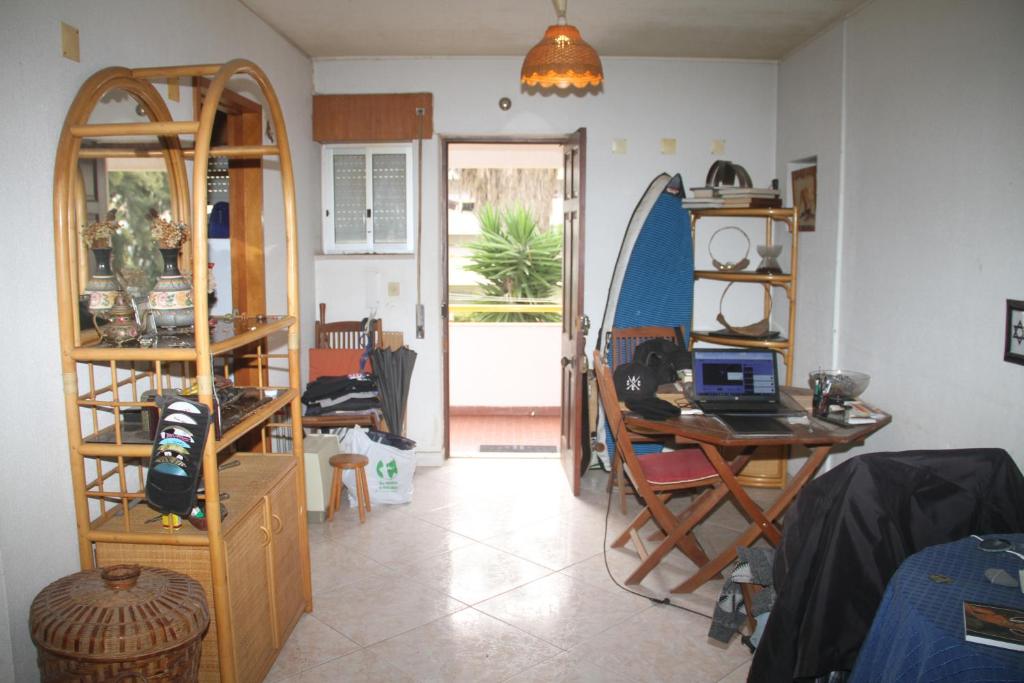 a room with a desk and a table with a laptop at The dream never ends in Almada