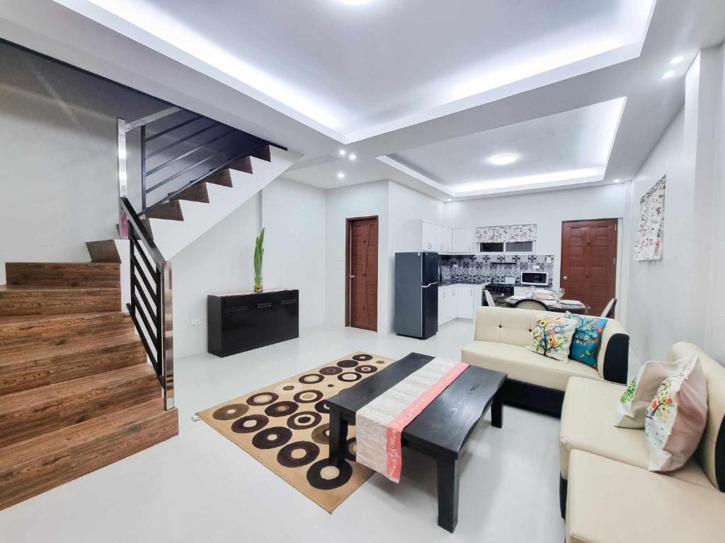 Χώρος καθιστικού στο Millenia Oaks Apartments