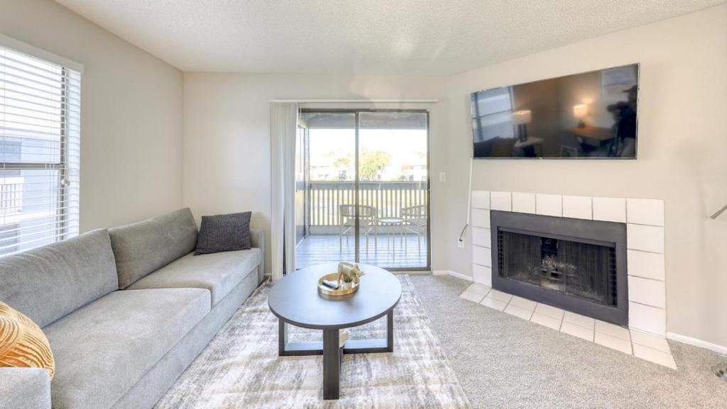 Landing Modern Apartment with Amazing Amenities (ID6123X10), Lutz