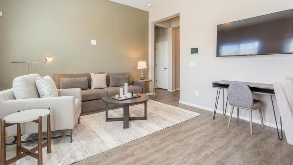 Landing Modern Apartment with Amazing Amenities (ID6533X33), Litchfield Park (updated prices 2024)