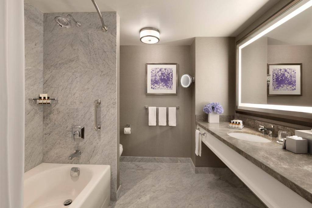 Fairmont Olympic Hotel - Signature King Room - Hochböden