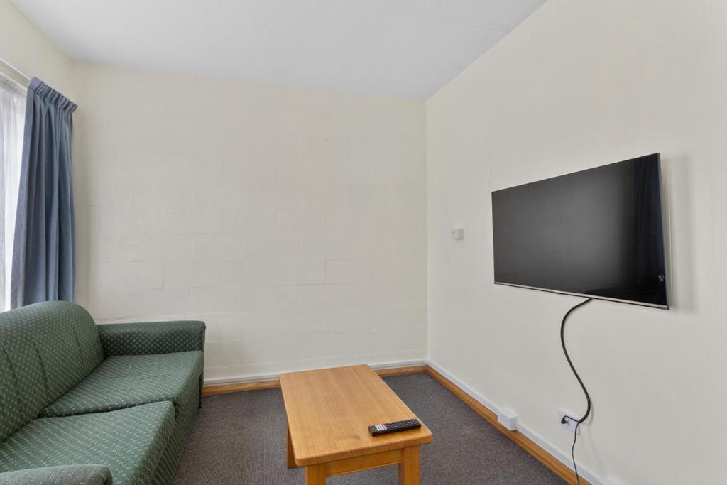 TV a/nebo společenská místnost v ubytování Martin Cash Motel