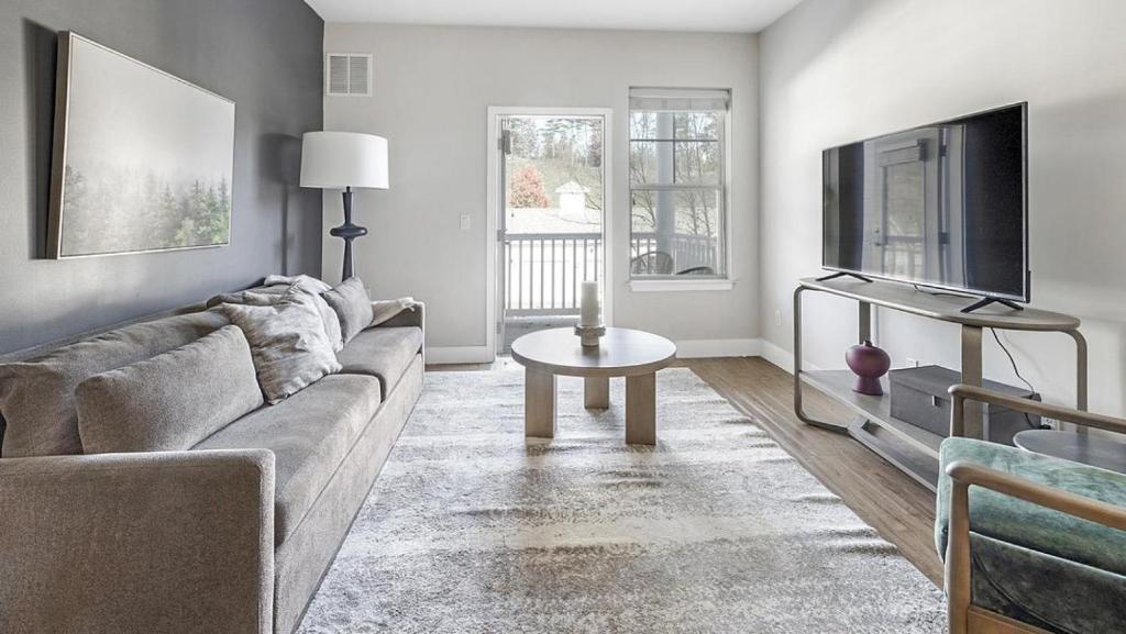 Landing Modern Apartment with Amazing Amenities (ID8044X07), Simsbury