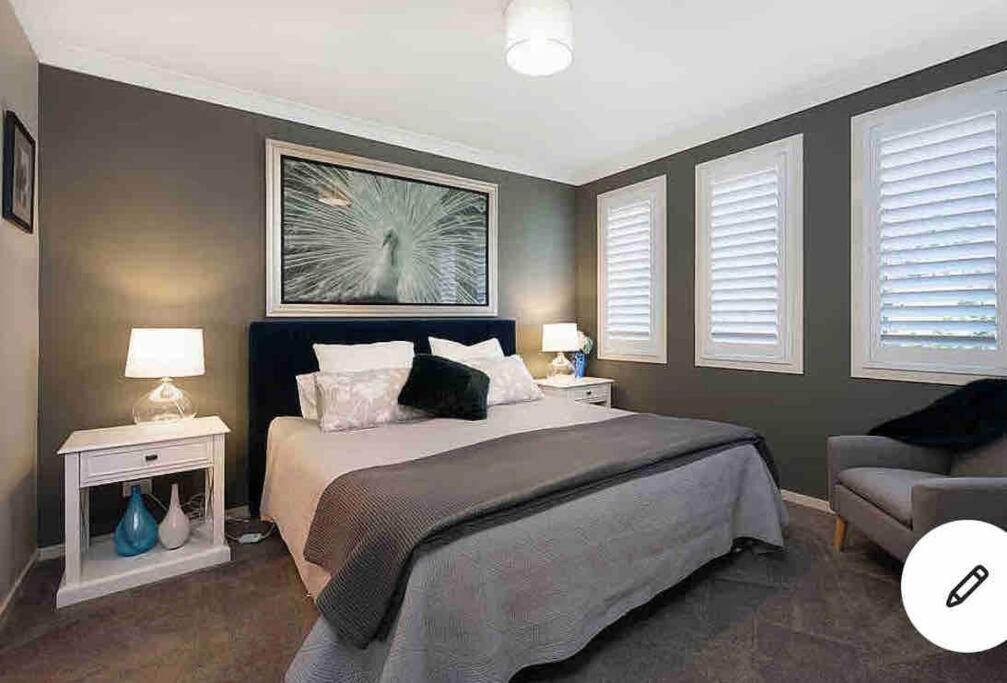 Voodi või voodid majutusasutuse Hamptons House Mudgee -Lux Stays toas