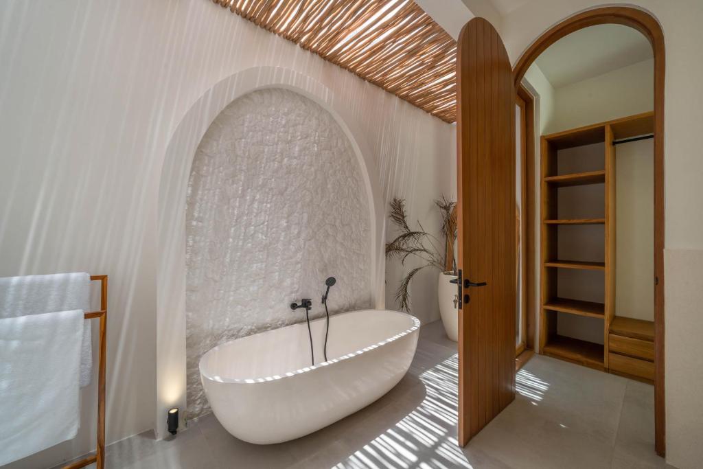  milana tub 