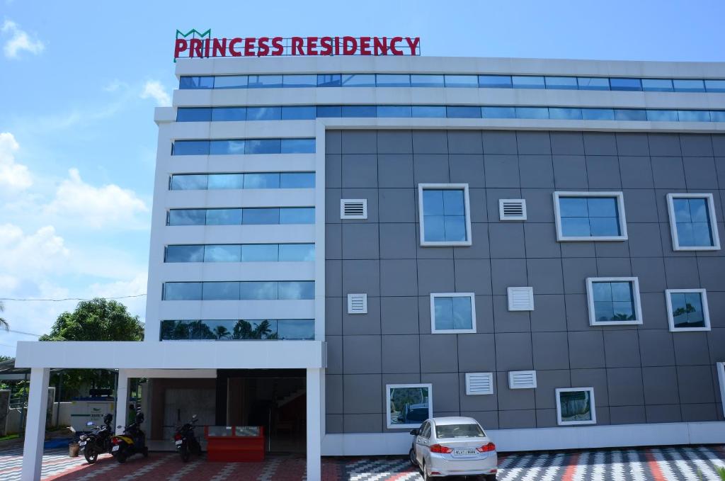 budynek z napisem "Rezydencja księżniczki" w obiekcie Princess Residency w mieście Nedumbassery