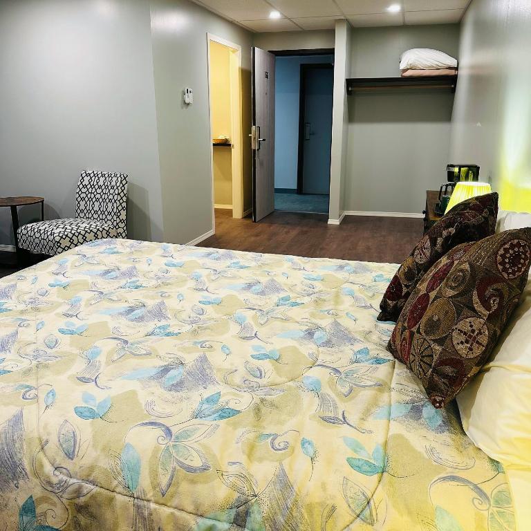 Postel nebo postele na pokoji v ubytování Capri Motor Inn