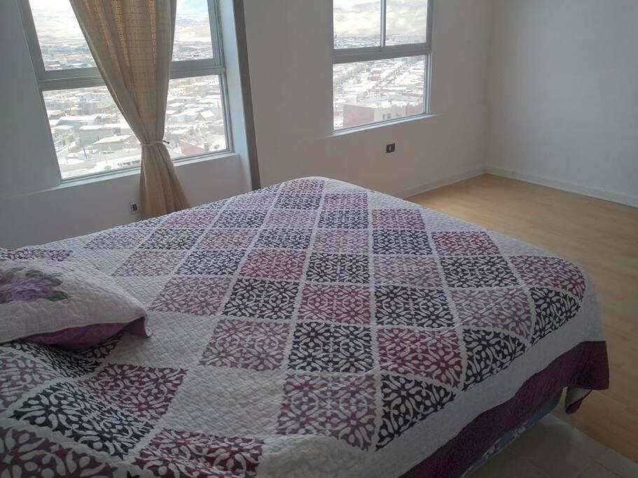 Postel nebo postele na pokoji v ubytování acogedor centrico departamento