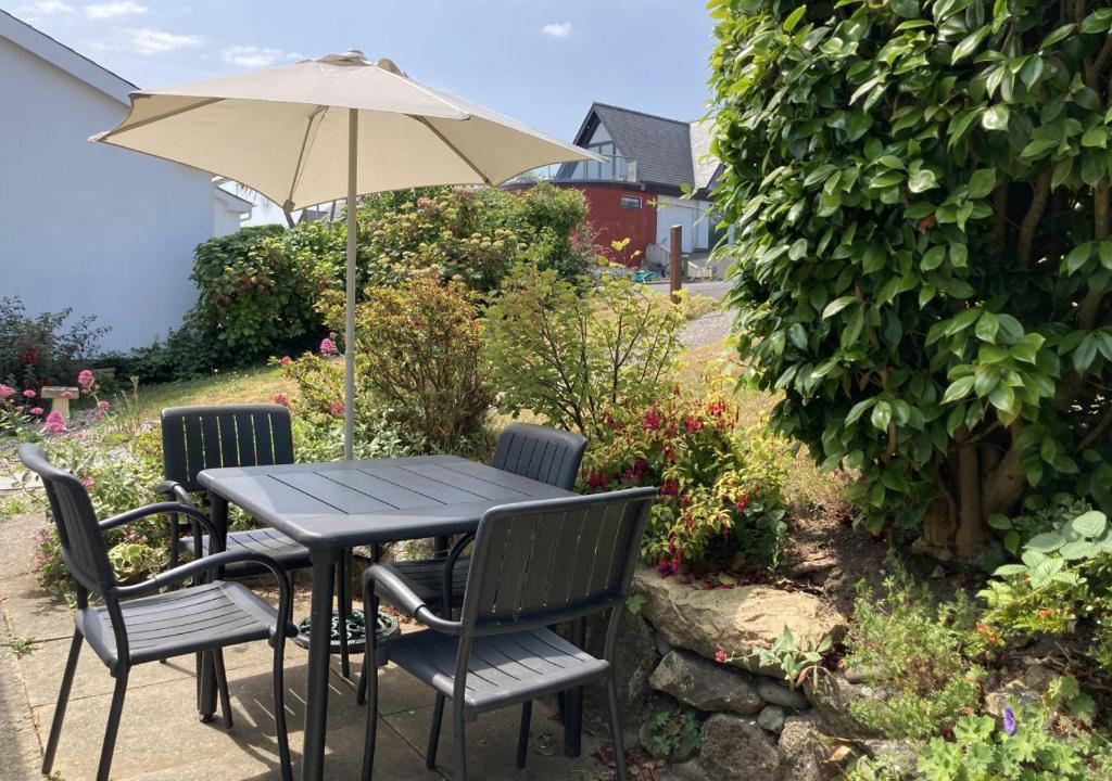 a black table and chairs with an umbrella at 106 Cae Du in Abersoch