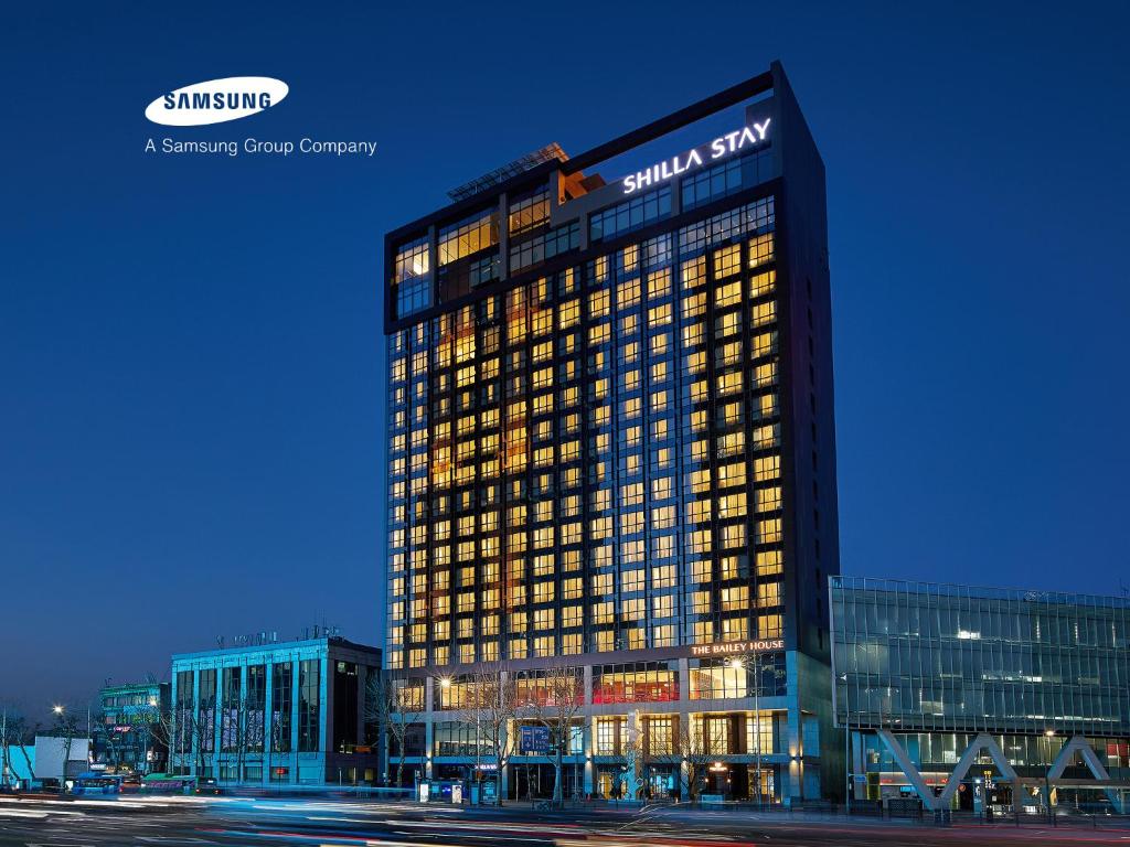 a large office building with lights on at Shilla Stay Samsung COEX Center in Seoul